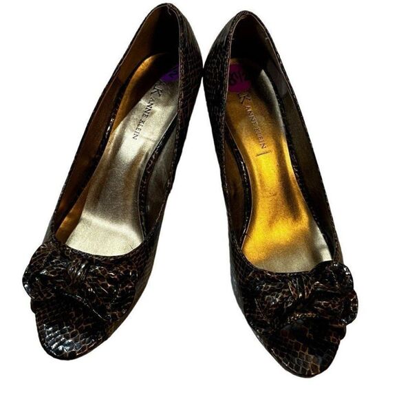 Anne Klein Snake Skin Ladies Peep Toe Wedge with Bow Womens Size 8.5 Shoes - Picture 3 of 11